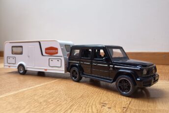 Mercedes-Benz G63 AMG mudelauto karavaniga