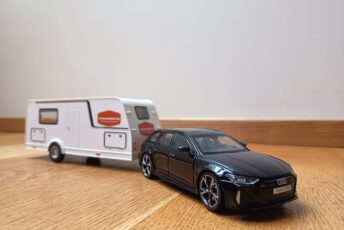 Audi RS6 mudelauto karavaniga