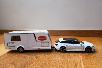 Audi RS6 mudelauto karavaniga